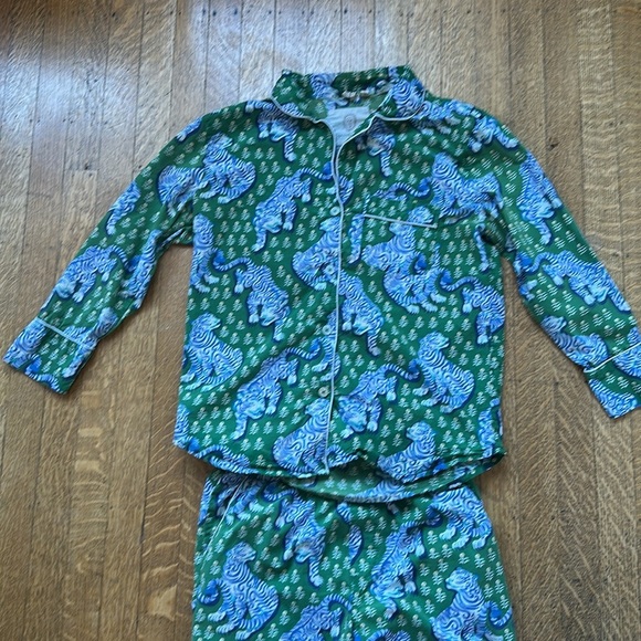 PRINTFRESH Pajama Set – White Tigers in Jade Print – Size XS petite - Picture 9 of 12